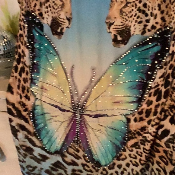 Beach Cover it has a butterfly with stones two leopards size Large blue … - Picture 6 of 8